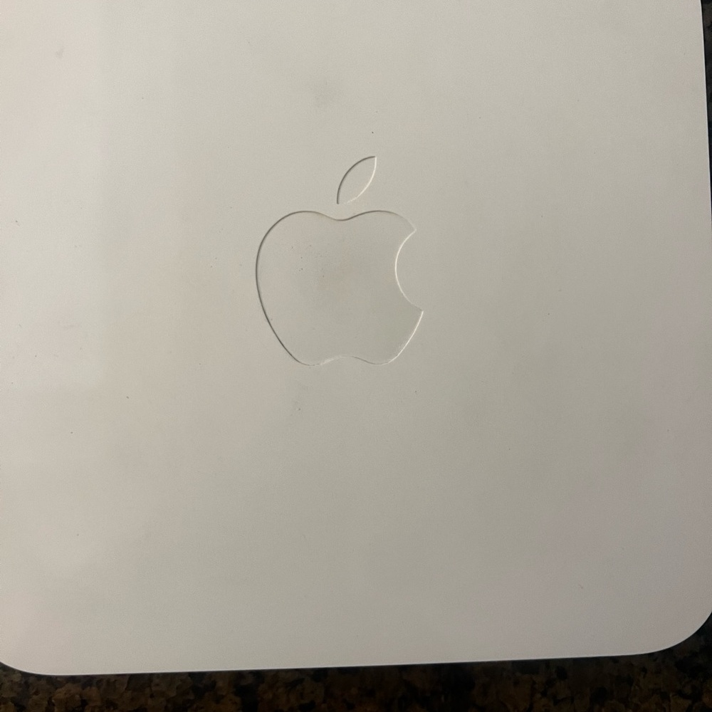 Apple White A1408 AirPort Extreme Base Router - Picture 2 of 5